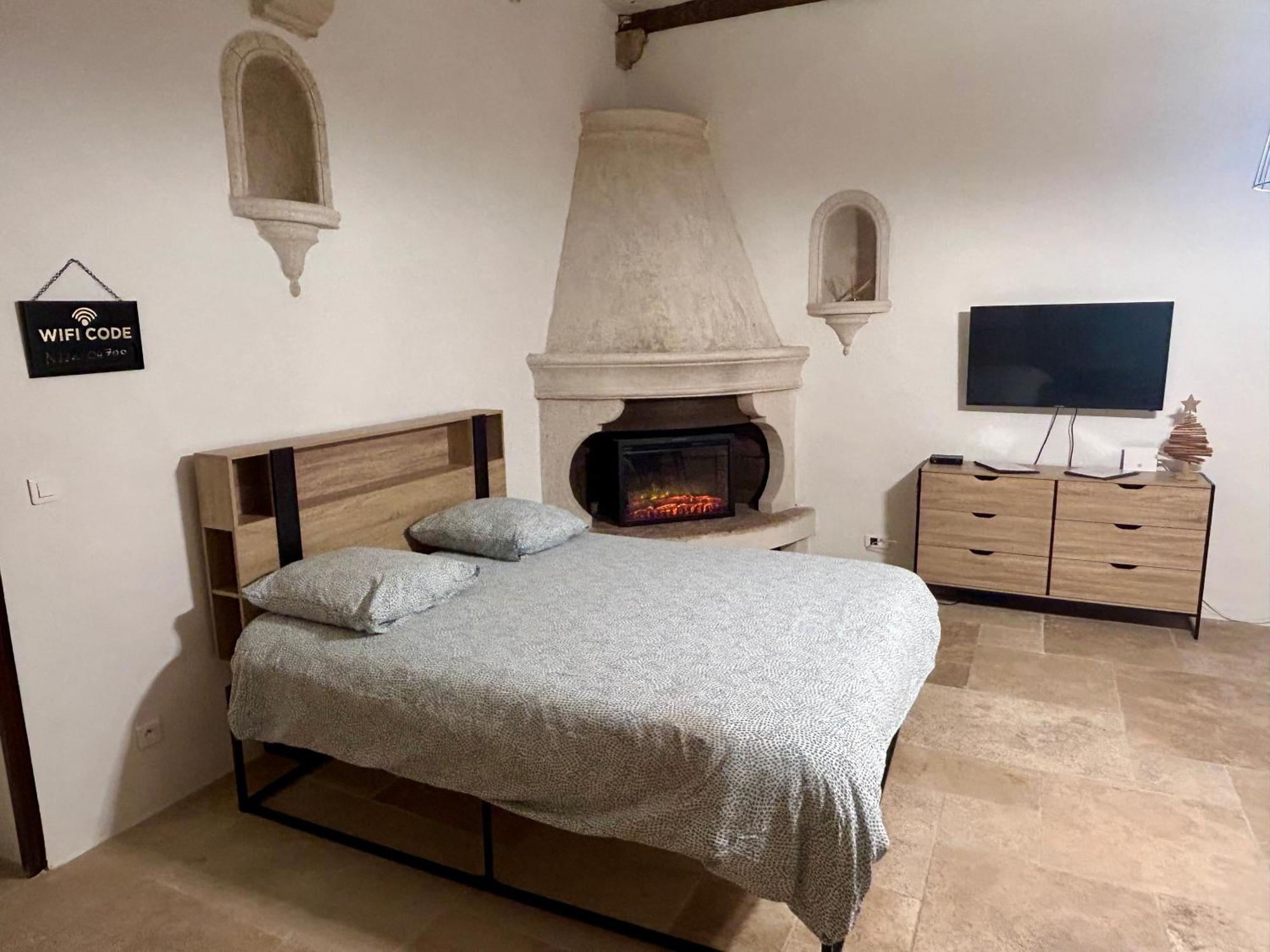 Notre Dame Des Anges Apartment Lurs Bagian luar foto